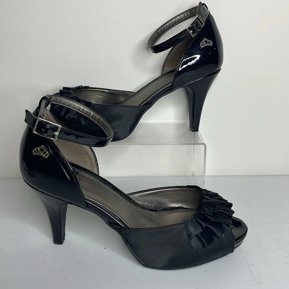 🍉 Size 6.5 FERGALICIOUS BLACK SATIN